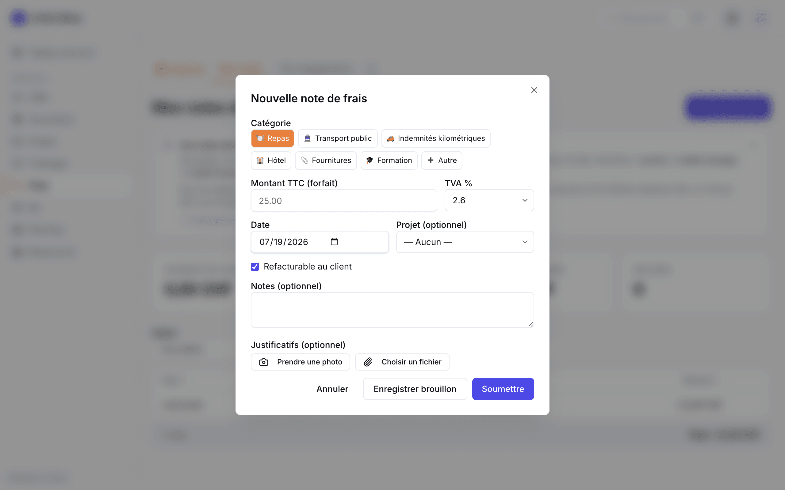 Formulaire de nouvelle note de frais avec les catégories, le montant, la TVA et les boutons de justificatifs